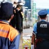 消防官と警察官の写真